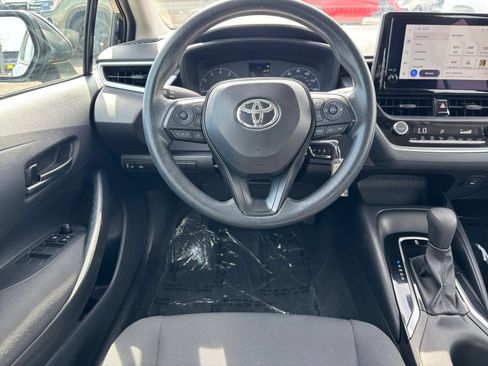 Used 2025 Toyota Corolla LE FWD image 32