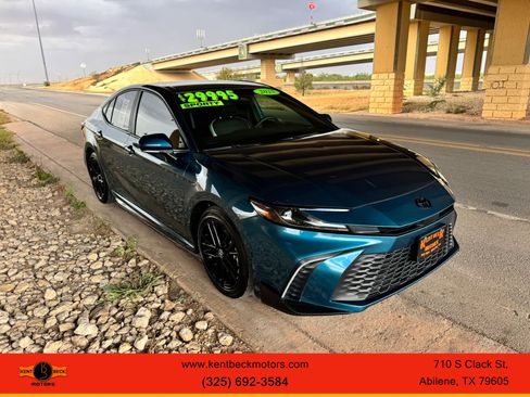 Used 2025 Toyota Camry SE w/ Convenience Package FWD image 1
