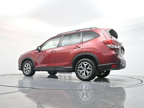 Used 2023 Subaru Forester Premium AWD/4WD image 40