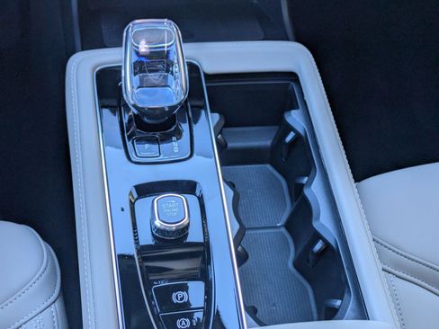 New 2026 Volvo XC90 B5 Core AWD/4WD image 14