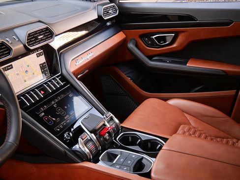 Used 2021 Lamborghini Urus image 14