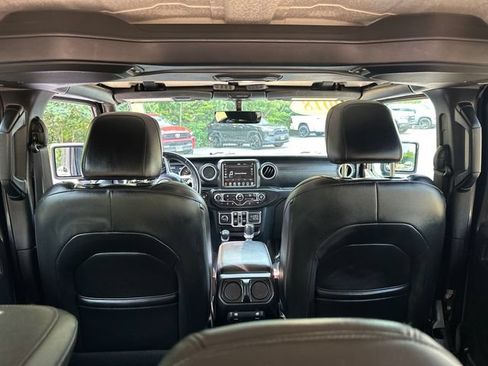 Used 2018 Jeep Wrangler Unlimited Sahara AWD/4WD image 14