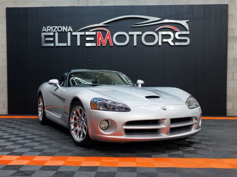 Used 2004 Dodge Viper SRT-10 image 3