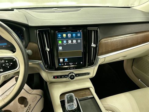 Used 2022 Volvo S90 B6 Inscription w/ Advanced Package image 18