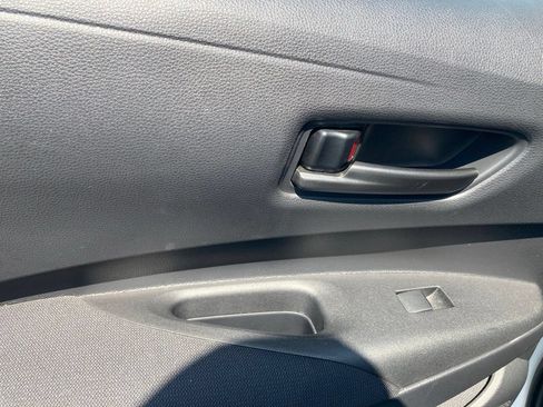 Used 2025 Toyota Corolla LE FWD image 12