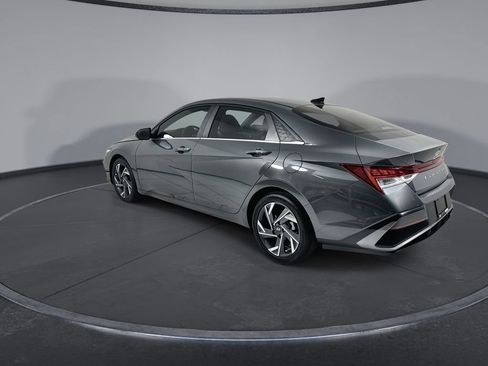 Certified 2025 Hyundai Elantra SEL w/ Cargo Package FWD image 6