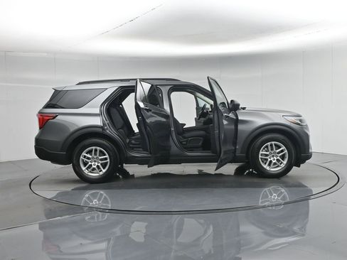 New 2026 Ford Explorer Active RWD image 3