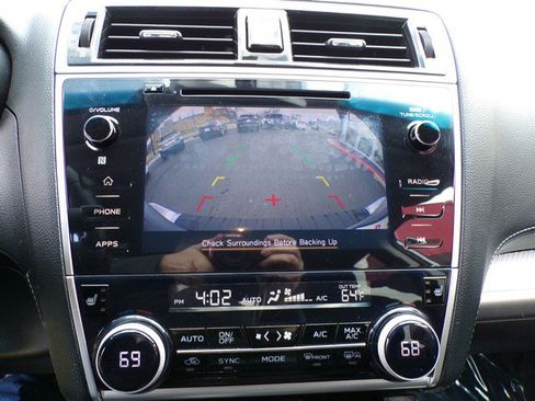 Used 2019 Subaru Outback 2.5i Premium image 12