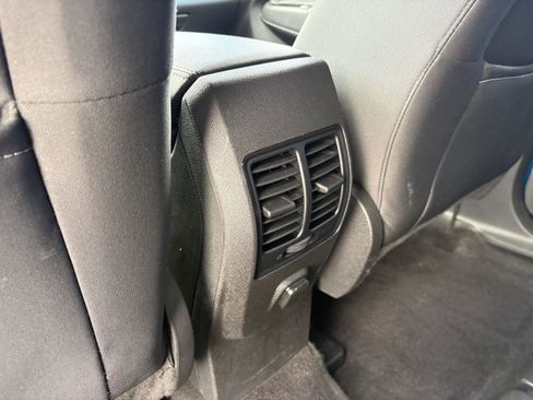 Used 2018 Ford Escape SE FWD image 18