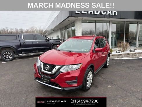 Used 2017 Nissan Rogue S image 1