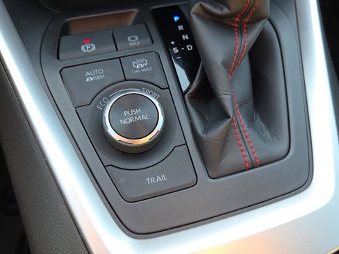 Certified 2025 Toyota RAV4 SE image 31