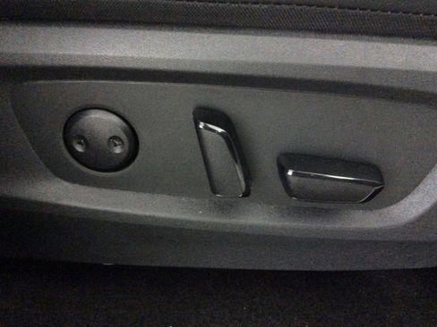 Used 2024 Nissan Pathfinder SL w/ Black Appearance Package image 37