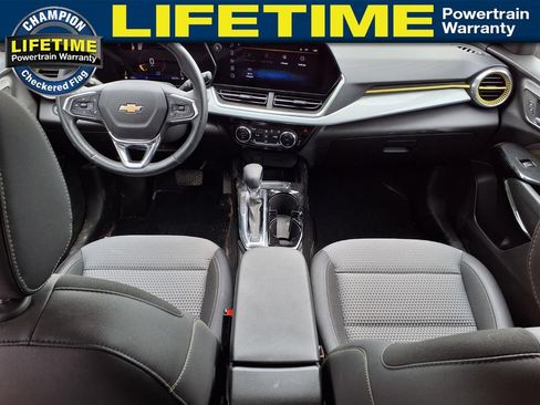 Used 2024 Chevrolet Trax LT w/ Driver Confidence Package FWD image 11