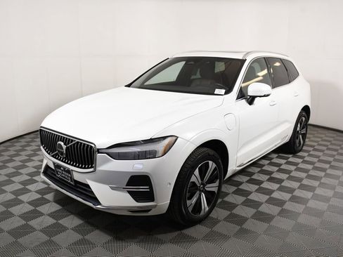 Used 2023 Volvo XC60 T8 Plus image 1