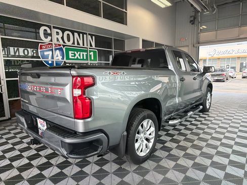 Used 2020 Chevrolet Silverado 1500 Custom w/ Custom Value Package AWD/4WD image 6