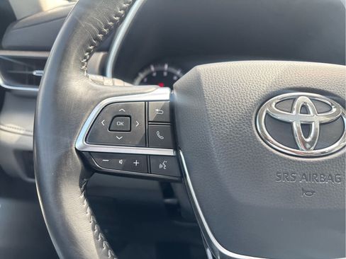 Used 2020 Toyota Highlander XLE AWD/4WD image 12