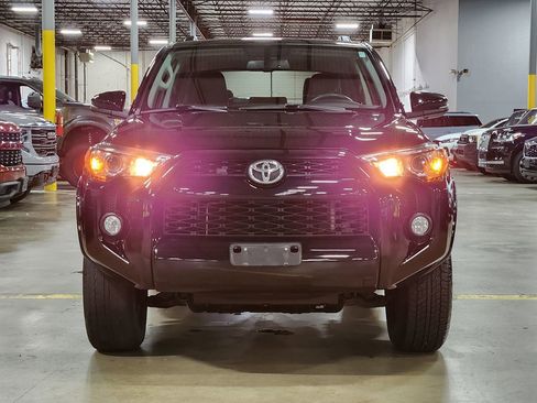 Used 2019 Toyota 4Runner SR5 Premium AWD/4WD image 3