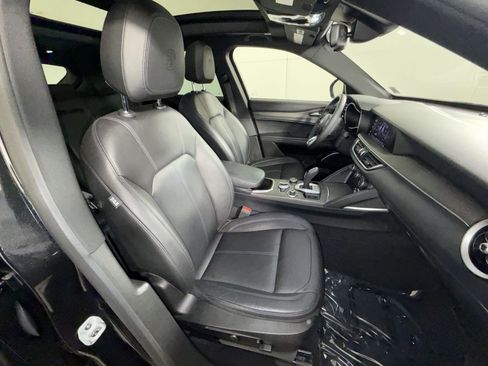 Used 2023 Alfa Romeo Stelvio Ti image 27