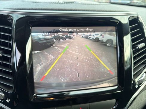 Certified 2019 Jeep Cherokee Limited image 21