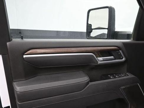 Used 2025 Chevrolet Silverado 2500 LT AWD/4WD image 13