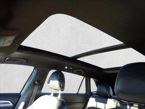 Used 2022 Volkswagen Atlas Cross Sport SEL Premium R-Line image 16