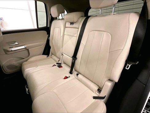 Used 2021 Mercedes-Benz GLB 250 4MATIC image 25