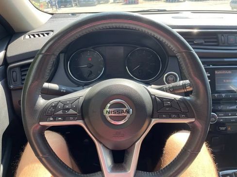 Used 2017 Nissan Rogue SV AWD/4WD image 17