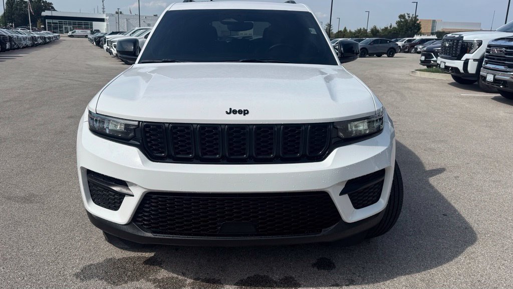 Used 2023 Jeep Grand Cherokee Altitude AWD/4WD image 7