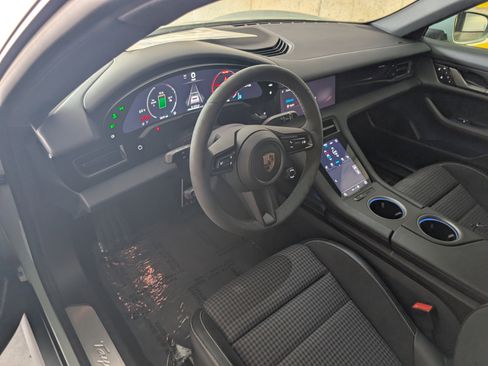 Used 2025 Porsche Taycan image 4
