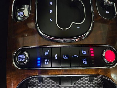 Used 2018 Bentley Flying Spur V8 AWD/4WD image 26