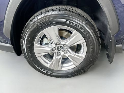 Certified 2025 Toyota RAV4 XLE FWD image 31