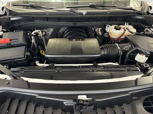 Certified 2025 Chevrolet Suburban High Country AWD/4WD image 35