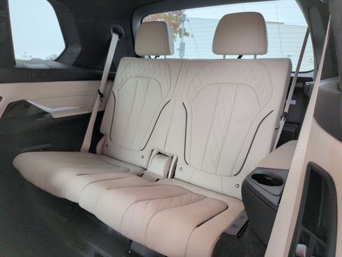 Certified 2024 BMW X7 xDrive40i w/ Executive Package image 31