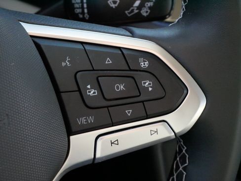 Certified 2022 Volkswagen Taos SE image 25