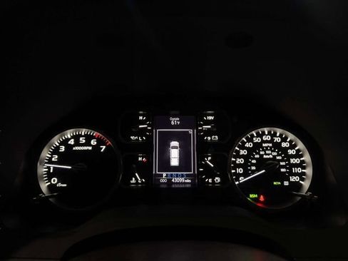 Used 2020 Toyota Tundra 4x4 CrewMax image 14