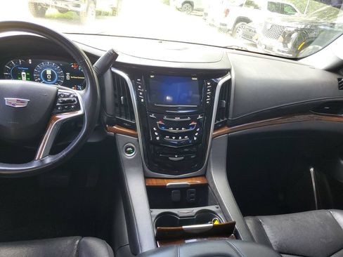 Used 2020 Cadillac Escalade ESV Premium Luxury AWD/4WD image 12