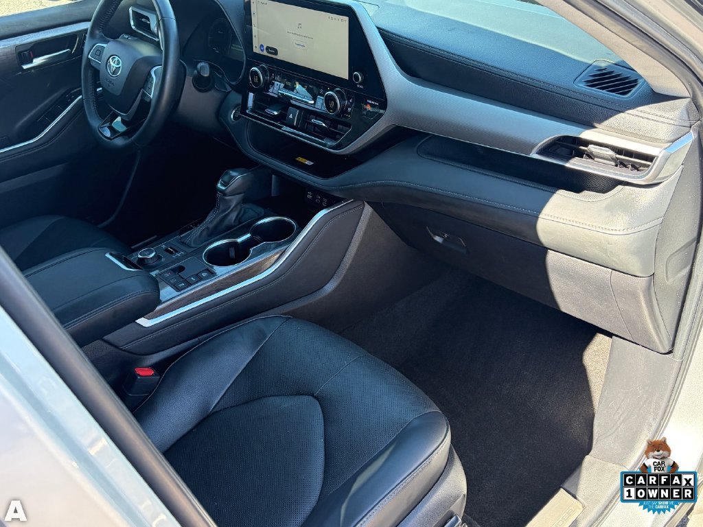 Used 2025 Toyota Highlander Platinum AWD/4WD image 11