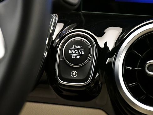 Used 2025 Mercedes-Benz GLA 250 4MATIC image 27