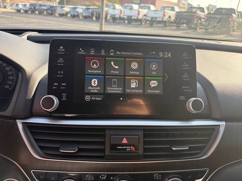 Used 2019 Honda Accord Touring image 13