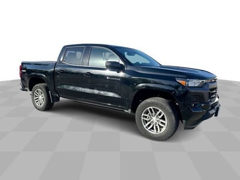 Certified 2024 Chevrolet Colorado LT w/ LT Convenience Package II AWD/4WD image 2