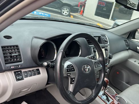 Used 2013 Toyota Highlander Limited FWD image 20