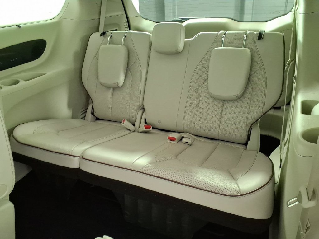 Used 2020 Chrysler Pacifica Limited FWD image 12