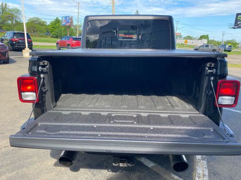 Used 2023 Jeep Gladiator Sport AWD/4WD image 24