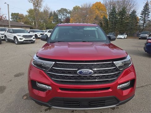 Certified 2022 Ford Explorer XLT w/ Equipment Group 202A image 10