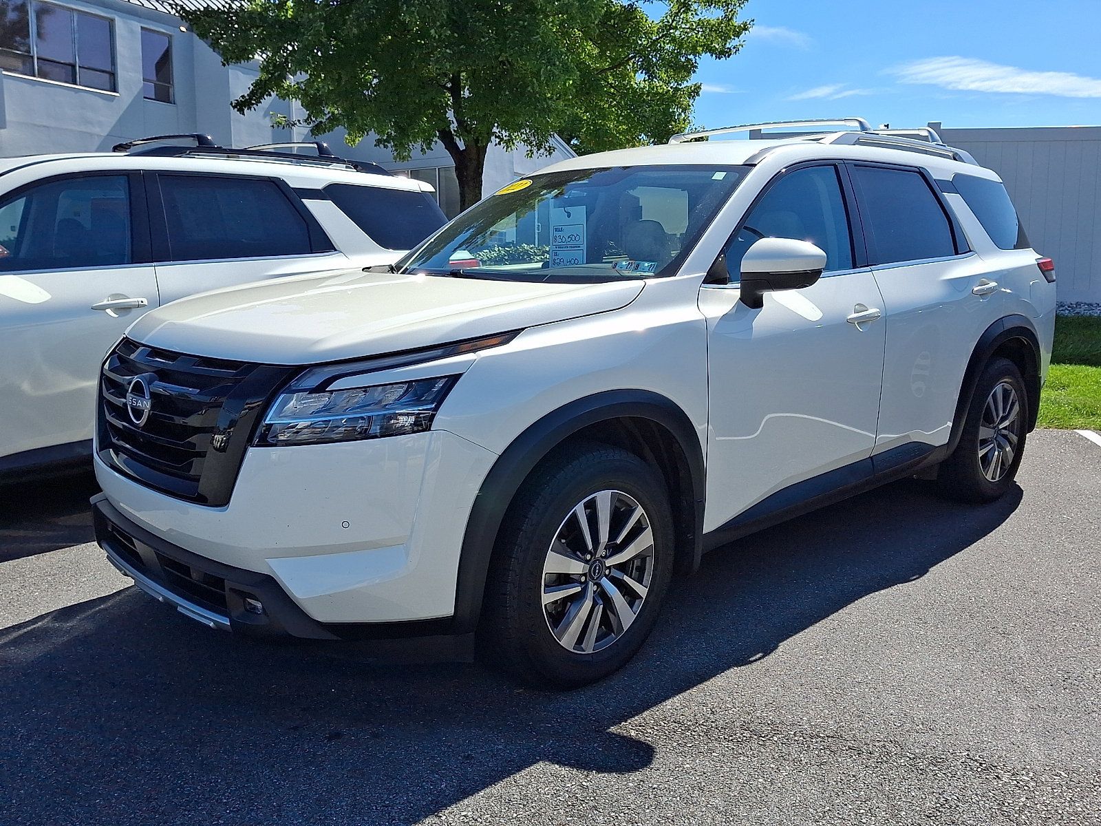 Certified 2022 Nissan Pathfinder SL w/ SL Black Package AWD/4WD image 2