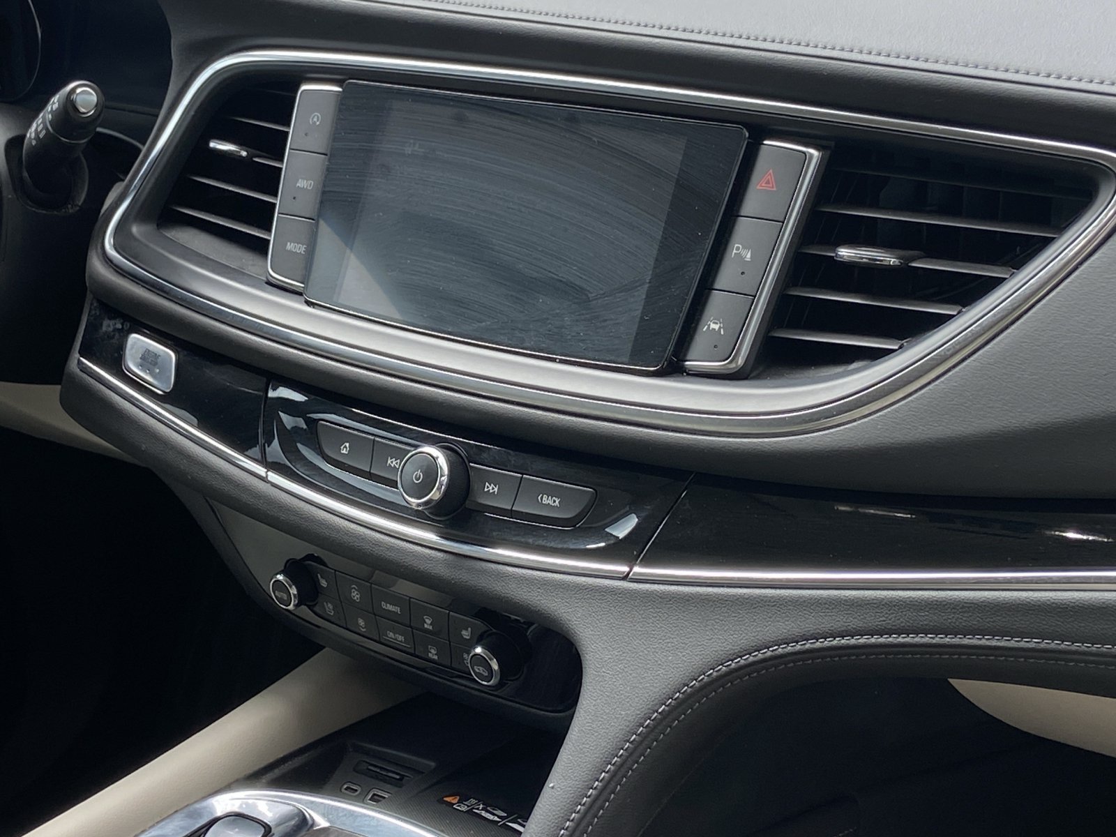 Used 2024 Buick Enclave Avenir w/ Avenir Technology Package AWD/4WD image 8