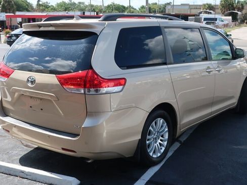 Used 2011 Toyota Sienna XLE w/ Premium Pkg image 7