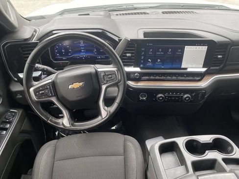 Used 2024 Chevrolet Silverado 1500 LT AWD/4WD image 10