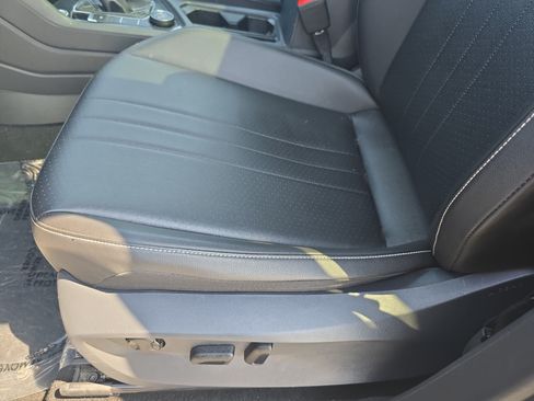 Used 2022 Volkswagen Tiguan SE AWD/4WD image 28