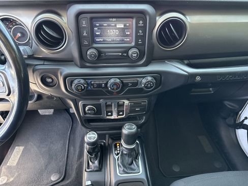 Used 2019 Jeep Wrangler Sport AWD/4WD image 25